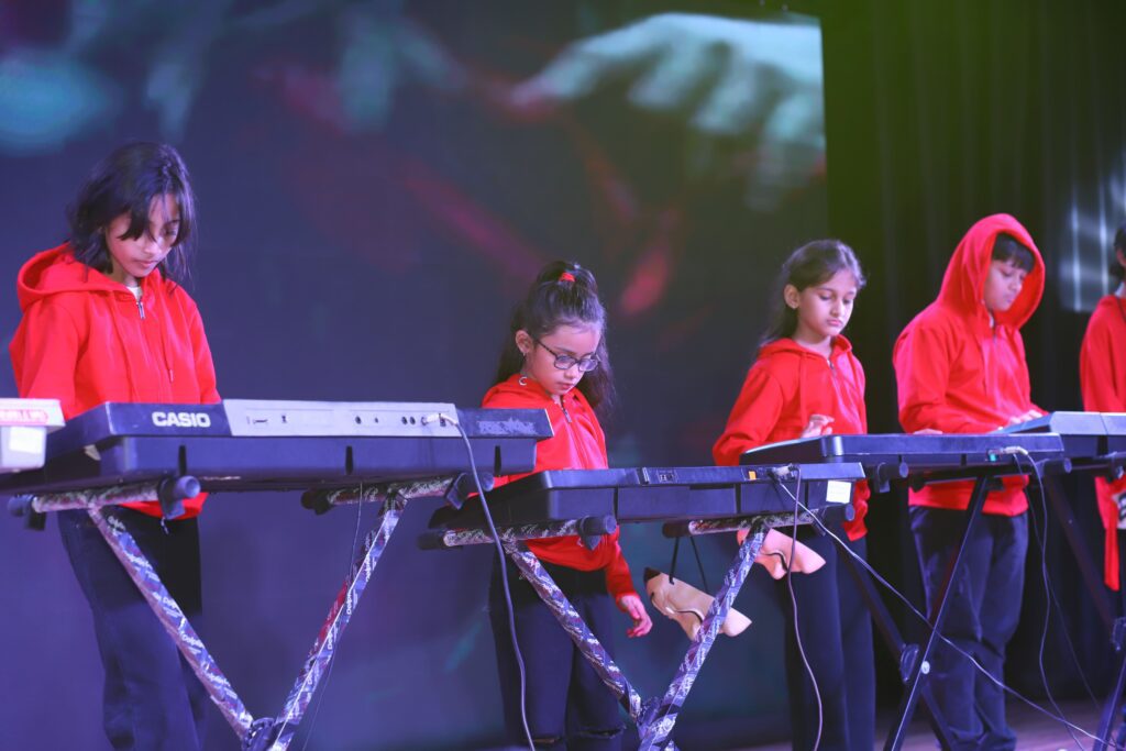Keyboard performance - Best Keyboard Classes in Gurgaon​ | Dhwani Sangeet