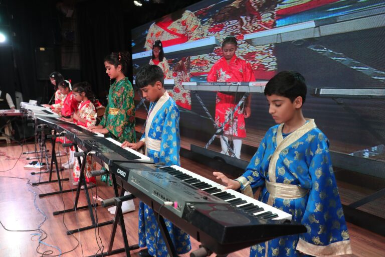 Keyboard performance - Best Keyboard Classes in Gurgaon​ | Dhwani Sangeet
